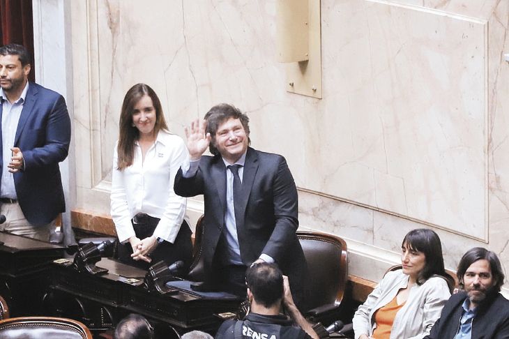 cambio. Javier Milei, actualmente diputado nacional, el 10 de diciembre prestará juramento en el Congreso de la Nación como Presidente para iniciar su gestión tras la victoria en el balotaje de noviembre. cambio. Javier Milei, actualmente diputado nacional, el 10 de diciembre prestará juramento en el Congreso de la Nación como Presidente para iniciar su gestión tras la victoria en el balotaje de noviembre.