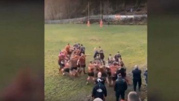 Brutal pelea en el rugby de Gales.