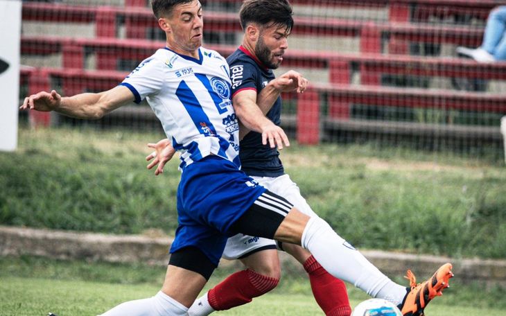 Donato Larrosa, the midfielder from Juventud de Las Piedras, Uruguay, who was acquired by San Lorenzo to reinforce the reserve team. Donato Larrosa, the midfielder from Juventud de Las Piedras, Uruguay, who was acquired by San Lorenzo to reinforce the reserve team.