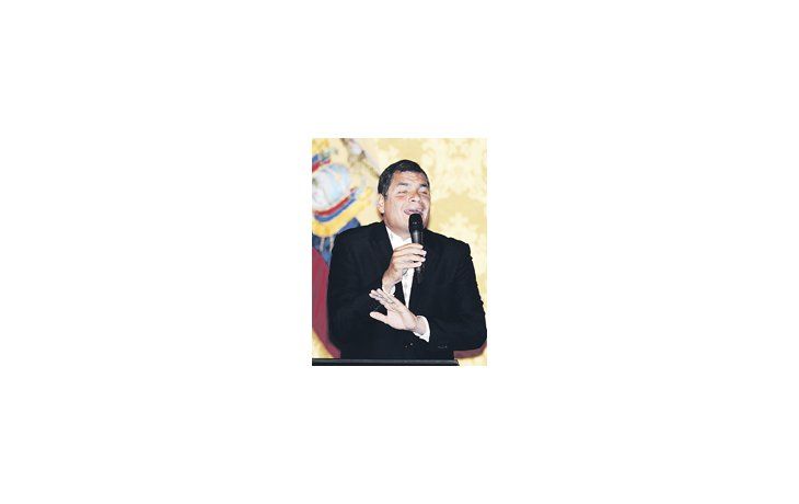 Rafael Correa dijo que ya tenía decidido el indulto hace tiempo, pero reclamó que dejen de victimizarse los medios que injurian.