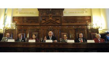 La Corte declaró constitucional la Ley de Medios: Clarín debe desinvertir ya