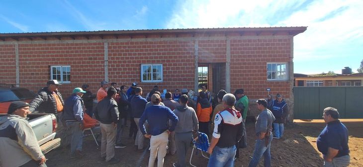 En mayo cerró la fábrica de pallets Linor, en Misiones, por lo que sus 130 operarios fueron despedidos. En mayo cerró la fábrica de pallets Linor, en Misiones, por lo que sus 130 operarios fueron despedidos.