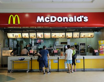 McDonalds lanzó un nuevo menú: los clientes deberán preparar sus propias hamburguesas