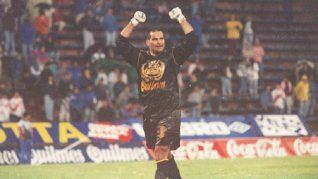 Chilavert sorprendió a todos con un zurdazo desde 60 metros que dejó sin reacción a Burgos.