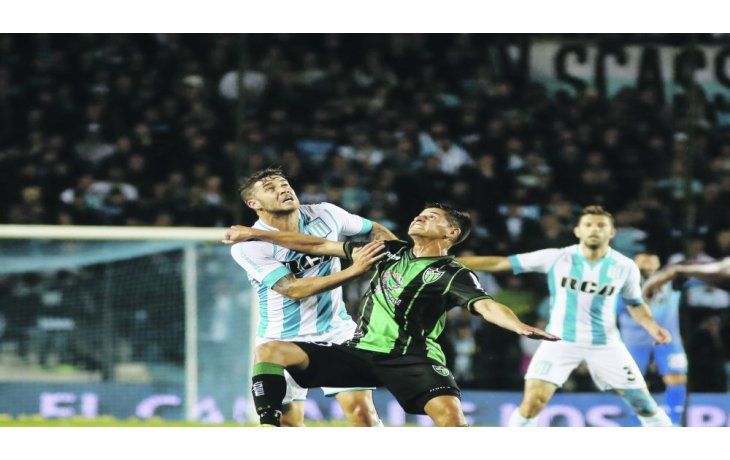 pelota en el aire. Sobraron intenciones, pero faltaron ideas. Consecuencia, un empate sin goles que Racing lamentó y San Martín festejó.