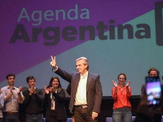 Agenda Argentina es una iniciativa conjunta de una nueva generación de colectivos de pensamiento crítico de los ámbitos académico, profesional, político y cultural. Busca contribuir con la elaboración de programas y propuestas que expresen respuestas para los nuevos interrogantes teóricos y políticos y para la comprensión de fenómenos sociales novedosos.