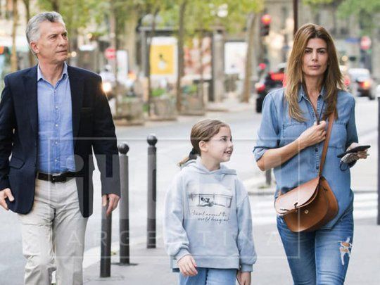 Macri junto a su familia en París.