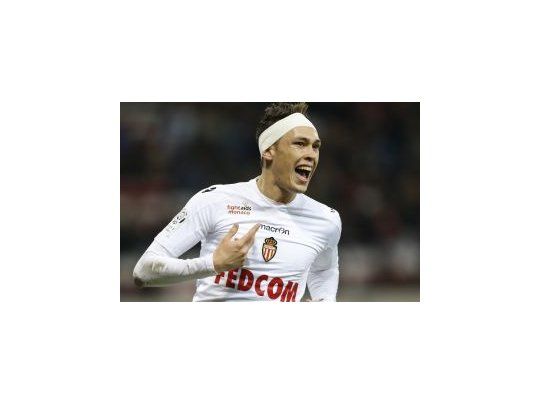 Lucas Ocampos convirtió un lindo gol para Mónaco.