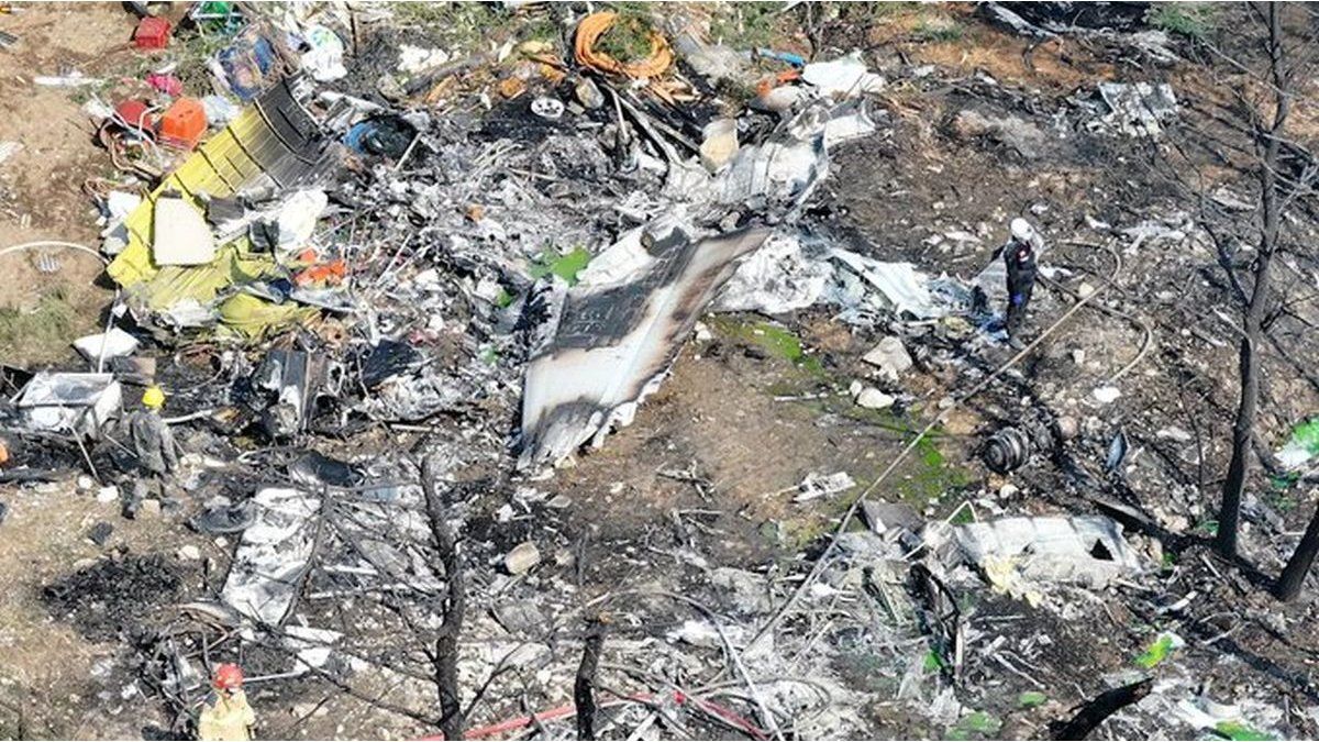 A plane of the South Korean armed force crashed and there are three dead so far