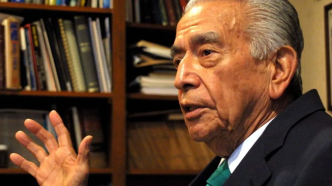 El senador Jorge Díaz Serrano, es detenido, por un fraude de treinta y cuatro millones de dólares durante su gestión al frente de Pemex.