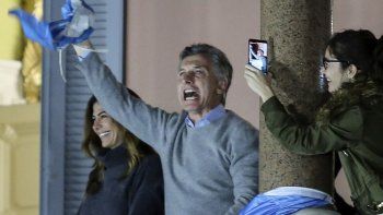 El presidente, Mauricio Macri, al saludar desde el balcón de Casa Rosada, el pasado 24 de agosto.