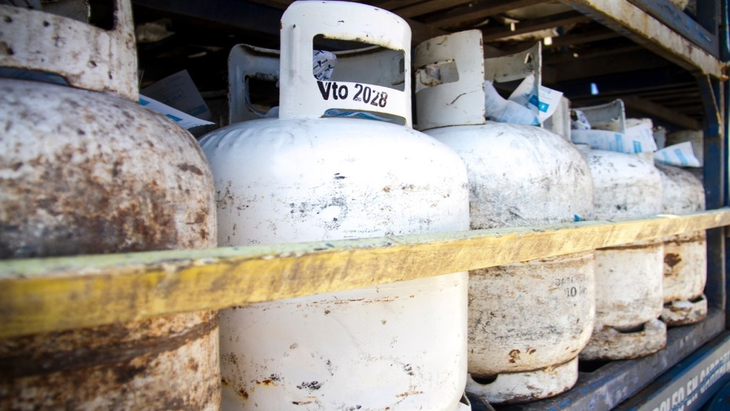 El decreto 446/25 determinó que a partir de ahora se elimina la obligación de obtener autorización previa de la Secretaría de Energía para instalar nuevas plantas de fraccionamiento o ampliar las existentes. El decreto 446/25 determinó que a partir de ahora se elimina la obligación de obtener autorización previa de la Secretaría de Energía para instalar nuevas plantas de fraccionamiento o ampliar las existentes.