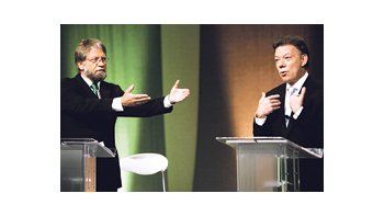 ámbito.com | El candidato presidencial del Partido Verde, Antanas Mockus, mantuvo el martes un debate con el claro favorito para las elecciones del domingo, el uribista Juan Manuel Santos.