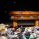La primera foto de la capilla ardiente en el polideportivo Gatica. La primera foto de la capilla ardiente en el polideportivo Gatica.