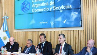 el gobierno apunto contra milei y massa prometio encarcelar a los especuladores