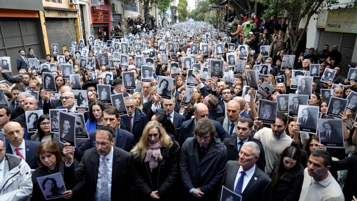 Javier Milei participó del acto en conmemoración del 32° aniversario del atentado perpetrado contra la AMIA