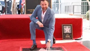 Wyle junto a su estrella. Wyle junto a su estrella.