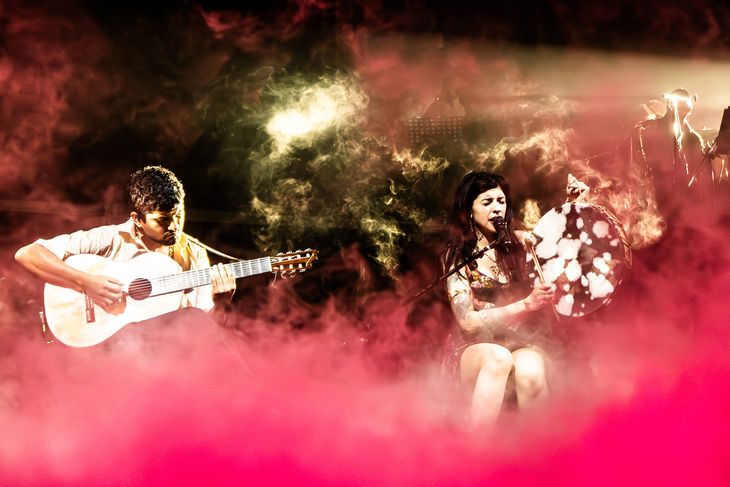 Cazzu paid tribute to its already Latin American roots with songs such as Copla and Viva Jujuy, fusing tradition and modernity.