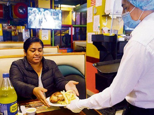 Per&uacute;, famoso por su gastronom&iacute;a, reabri&oacute; hasta sus restaurantes.