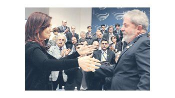 ámbito.com | Cristina de Kirchner acompañada por Rafael Follonier, recibió saludos y condolencias de su par brasileño, Lula da Silva, en la cumbre de Unasur, en Guyana.