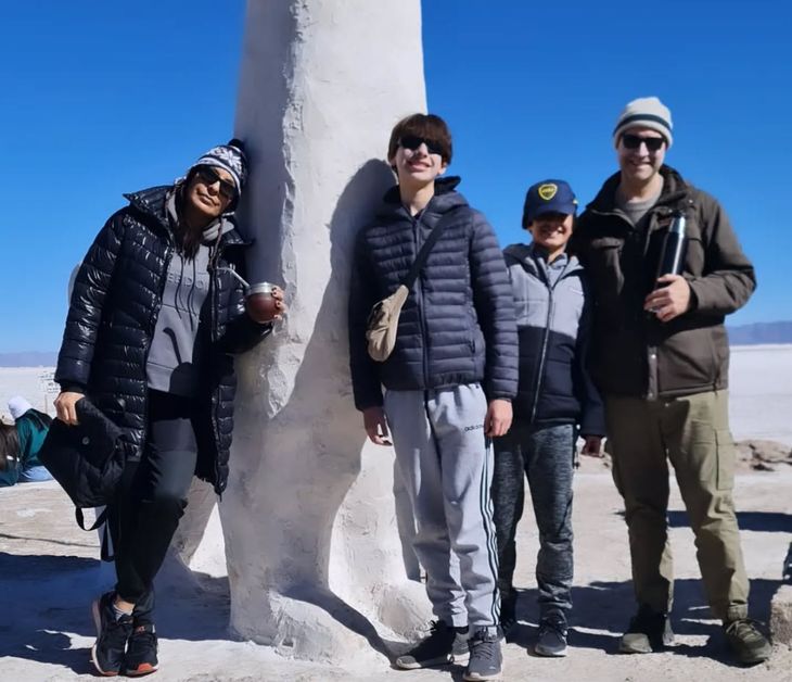 La familia se dedicaba a los negocios y comercio y sus hijos iban a la escuela ORT. La familia se dedicaba a los negocios y comercio y sus hijos iban a la escuela ORT.