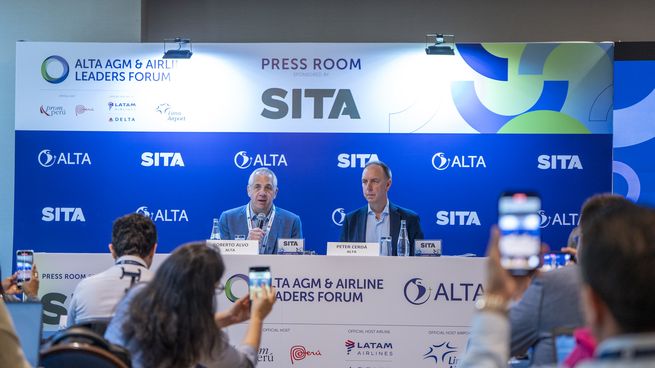 Roberto Alvo (Latam) y Peter Cerdá (ALTA) en la rueda de prensa del foro latinoamericano que sesiona en México.