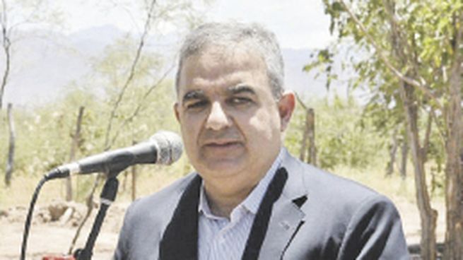 Duelo. El gobernador de Catamarca, Raúl Jalil, se encamina a ser reelecto en las elecciones del domingo. Su principal retador es el senador radical Flavio Fama, de Juntos por el Cambio. Expectativa por la performance de La Libertad Avanza.