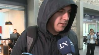 El legado del Indio moviliza multitudes: ovación en un aeropuerto patagónico con los músicos de Los Fundamentalistas. El legado del Indio moviliza multitudes: ovación en un aeropuerto patagónico con los músicos de Los Fundamentalistas.
