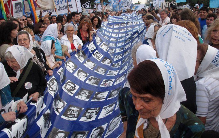 La marcha a Plaza de Mayo se convirtió en un símbolo de cada 24 de marzo. La marcha a Plaza de Mayo se convirtió en un símbolo de cada 24 de marzo.