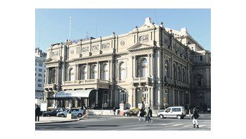 Lejos de descomprimirse, la situación en el Colón se agrava. ATE había anunciado a fin de año que «seguramente no comenzará la temporada 2011». El Gobierno de la Ciudad querellaría ahora a representantes de ese gremio por daños y perjuicios.