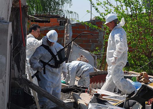 Explosión y misterio en Monte Grande: un muerto y ocho heridos (foto 1)