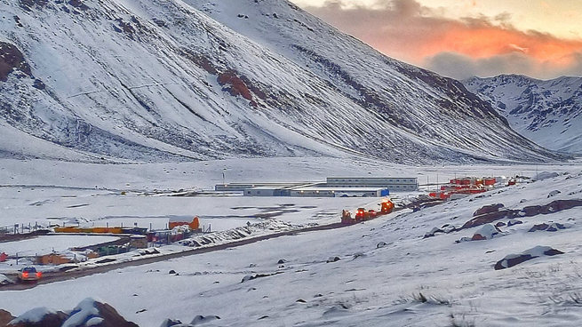 Cobre. Así se ve el campamento del proyecto de cobre Los Azules con las primeras nevadas del 2024&nbsp;