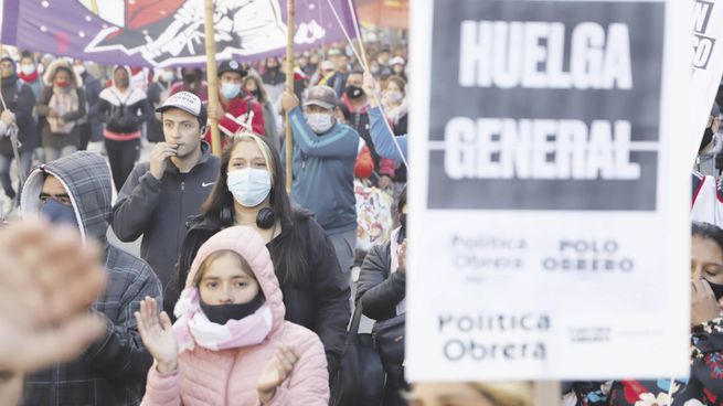 marcha. Diversas organizaciones sociales y de la izquierda reclamaron por empleo con una Marcha Federal que llegó ayer a la Ciudad de Buenos Aires. Miles de manifestantes colmaron la Plaza de Mayo.