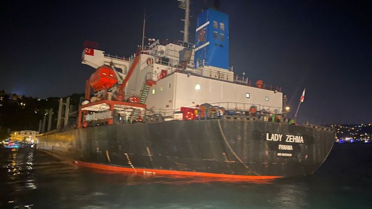 El Lady Zehma encalló en el estrecho del Bósforo. 