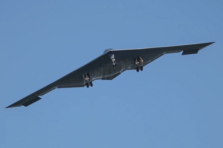 Según detallaron desde Estados Unidos, se utilizaron un total de siete bombarderos furtivos B-2 que transportaron - cada uno - una bomba de 13.600 kilogramos. Según detallaron desde Estados Unidos, se utilizaron un total de siete bombarderos furtivos B-2 que transportaron - cada uno - una bomba de 13.600 kilogramos.