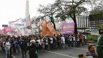 absurdo. Otra vez un país sin clases en solidaridad con los docentes de una provincia saqueada.