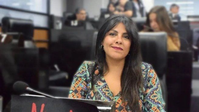 Antes de su liberación, parte del entorno de Eva Mieri, reclamaron: Liberen a Eva ya, manga de cagones. 