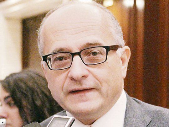 El saliente Roberto Cardarelli.