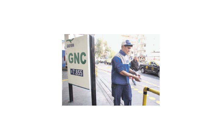 ámbito.com | CIERRE. Las estaciones de servicio que venden GNC cerraron los accesos ayer. Pueden ser multadas si no cumplen la orden del Enargas.