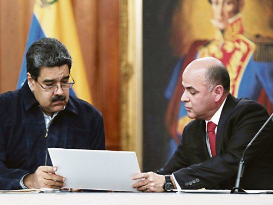 ALIANZA. El nombramiento de Manuel Quevedo al frente de PDVSA forma parte del esfuerzo del presidente Nicolás Maduro por garantizarse el apoyo castrense en plena crisis económica e institucional.
