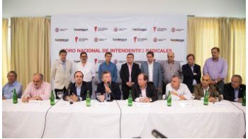 Sanz participó de la reunión de intendentes de la UCR con Macri en Santa Fe.