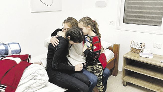Secuestrados. Niños, mujeres y ancianos figuran entre los rehenes liberados.