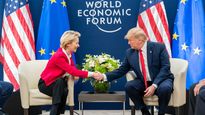El presidente estadounidense y la presidenta de la Comisión Europea, protagonistas del acuerdo comercial transatlántico que la UE ratificó este jueves con cláusulas de salvaguarda incluidas.