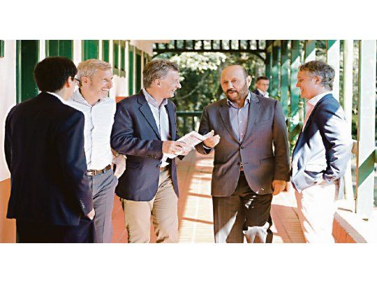 Ronda. Macri desplegó ayer en Iguazú una ronda de encuentros individuales con Insfrán, Passalacqua (el anfitrión), Peppo y Valdés. La gira regional proseguirá hoy con el lanzamiento de una nueva etapa del Plan Belgrano en Resistencia.