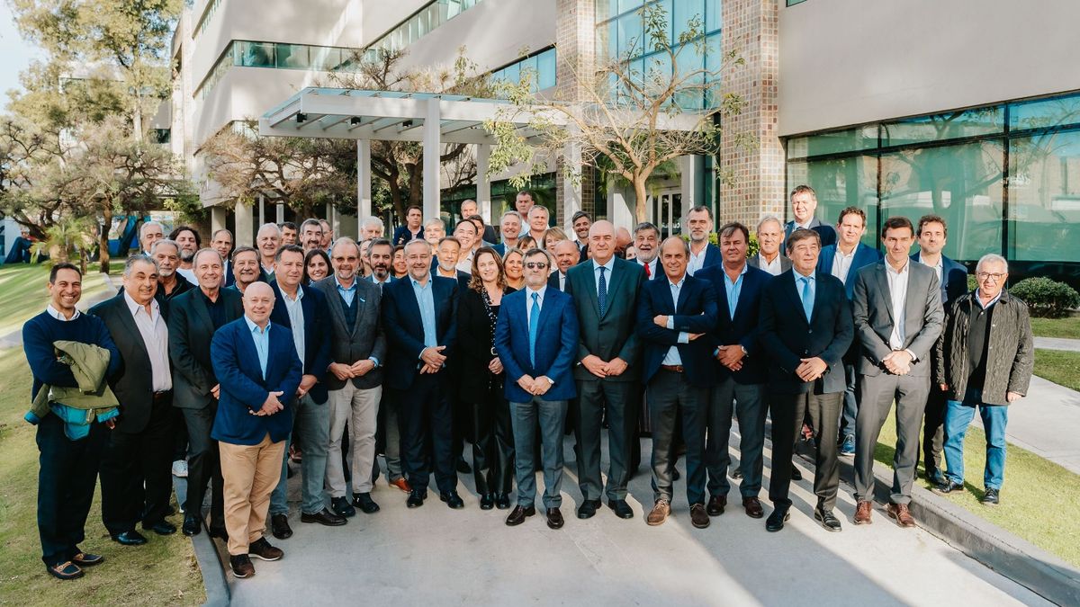 The UIA presented its new productive contract with 10 points among which macro stability stands out