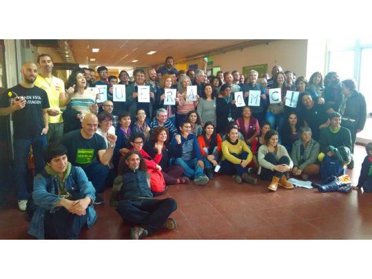 Aglutinados en el movimiento Confluencia Fuera OMC organizaciones sindicales como la CTA Autónoma, ATE, la Confederación Latinoamericana de Trabajadores del Estado (CLATE), organizaciones de derechos humanos, académicos, estudiantiles, de pueblos originarios, y de mujeres, se organizaron para llevar adelante una anti-cumbre, que tendrá movilizaciones pero también foros en los que participarán invitados de todo el mundo.