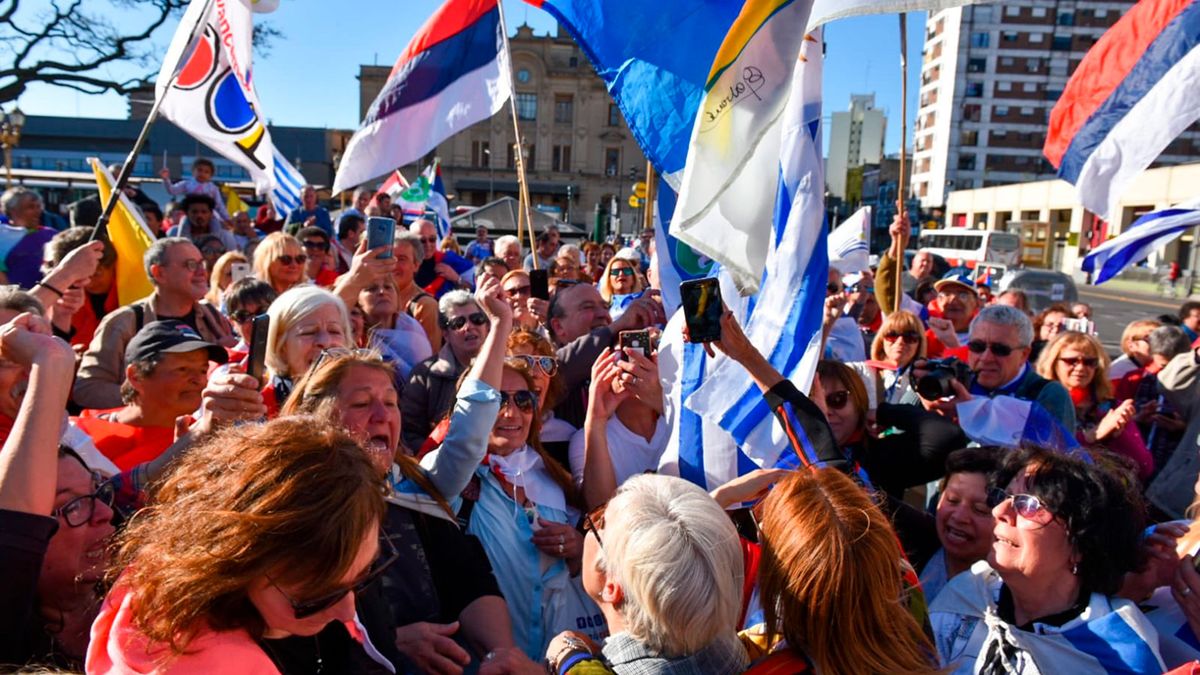 The Broad Front and the National Party activate militancy to accompany their candidates during the debate