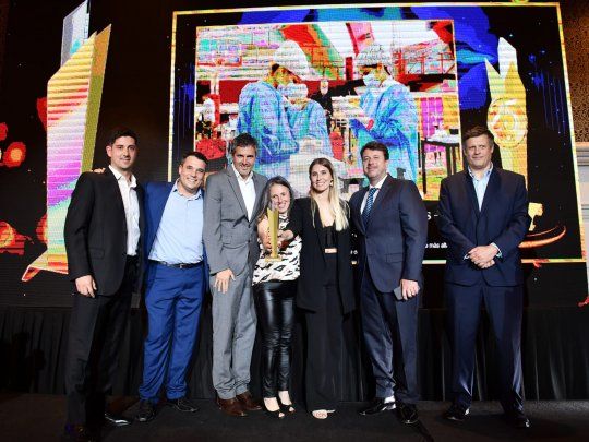 Premian a la Secretaría de Medios de la Ciudad por la campaña para la vacunación contra el COVID-19.