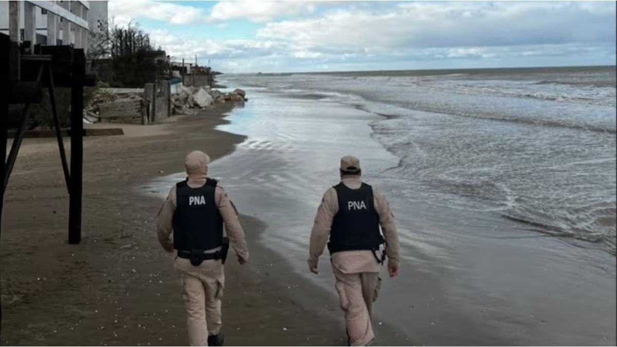 Buscan a dos kayakistas desaparecidos en Santa Teresita tras ingresar al mar con alerta meteorológica vigente