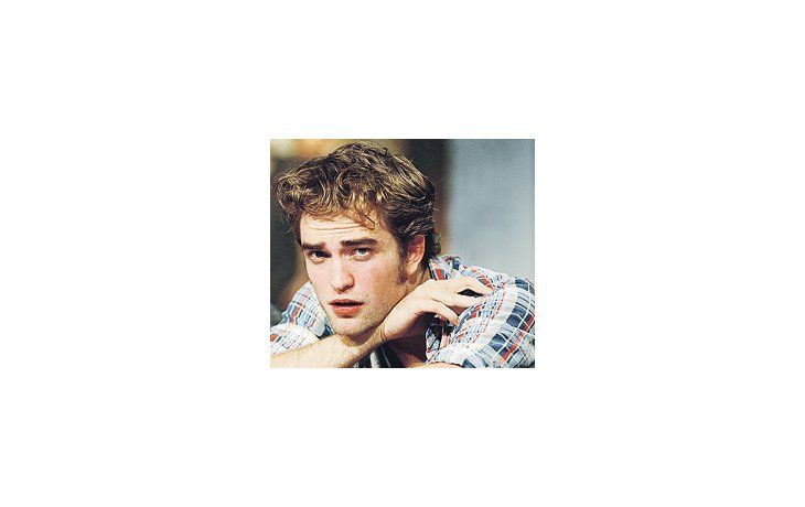Robert Pattinson, protagonista de la saga vampírica «Crepúsculo», es quien más chances tiene de reemplazar a Tobey Maguire en las entregas cuarta y quinta de «El hombre araña».